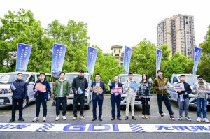 极致“内卷”，长安凯程GDI双车超强动力挑战极限坡道！