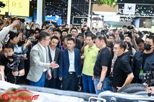 15-20万唯一搭载800V高压的纯电轿车，阿尔法S5闪耀2024北京车展