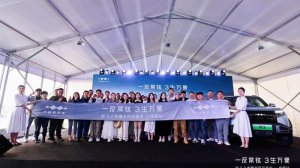 一键漂移+全域智驾 13.38万起 方程豹钛3成都炫酷登场